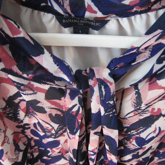 Pretty Banana Republic Tie Neck Blouse - Picture 4 of 4